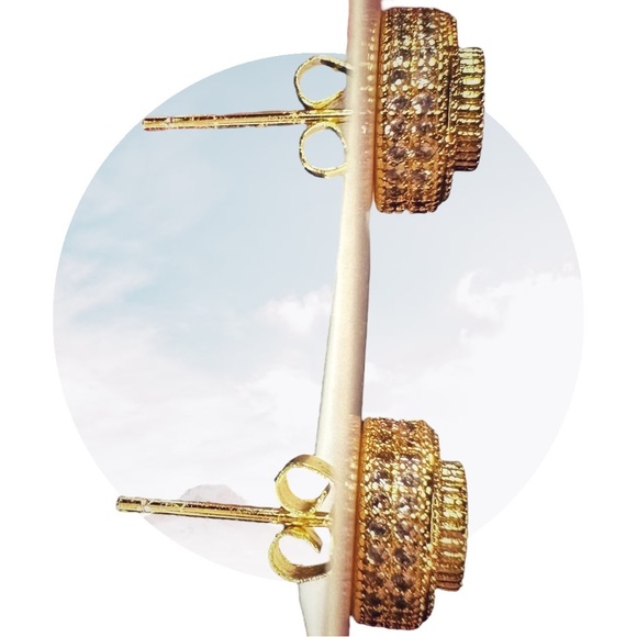 NEW 18K Gold-Plated Steel Micro Pavé Rhinestone Halo Stud Earrings Unisex - Picture 4 of 13